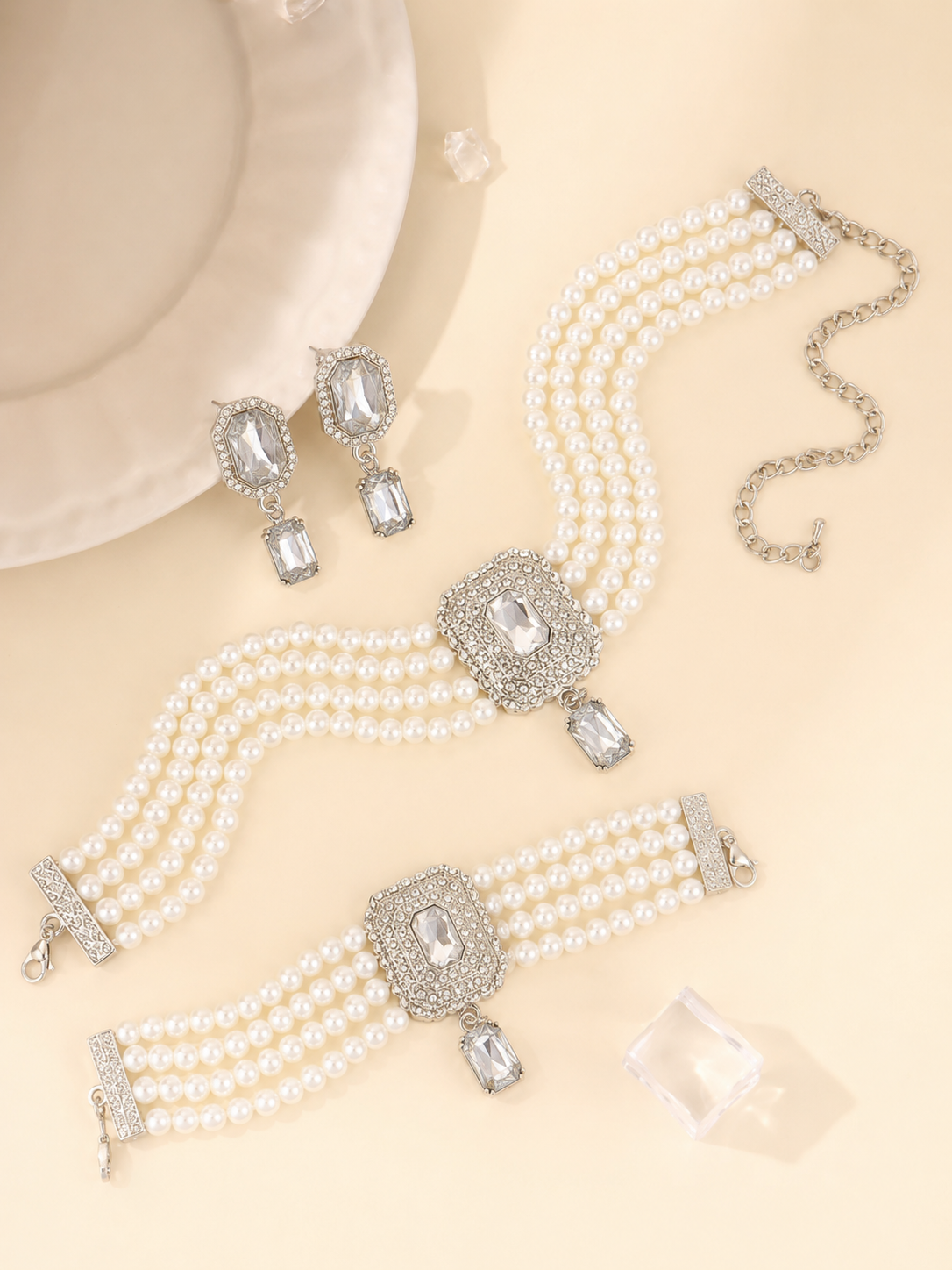 Set di gioielli tradizionale con collana, bracciale e orecchini