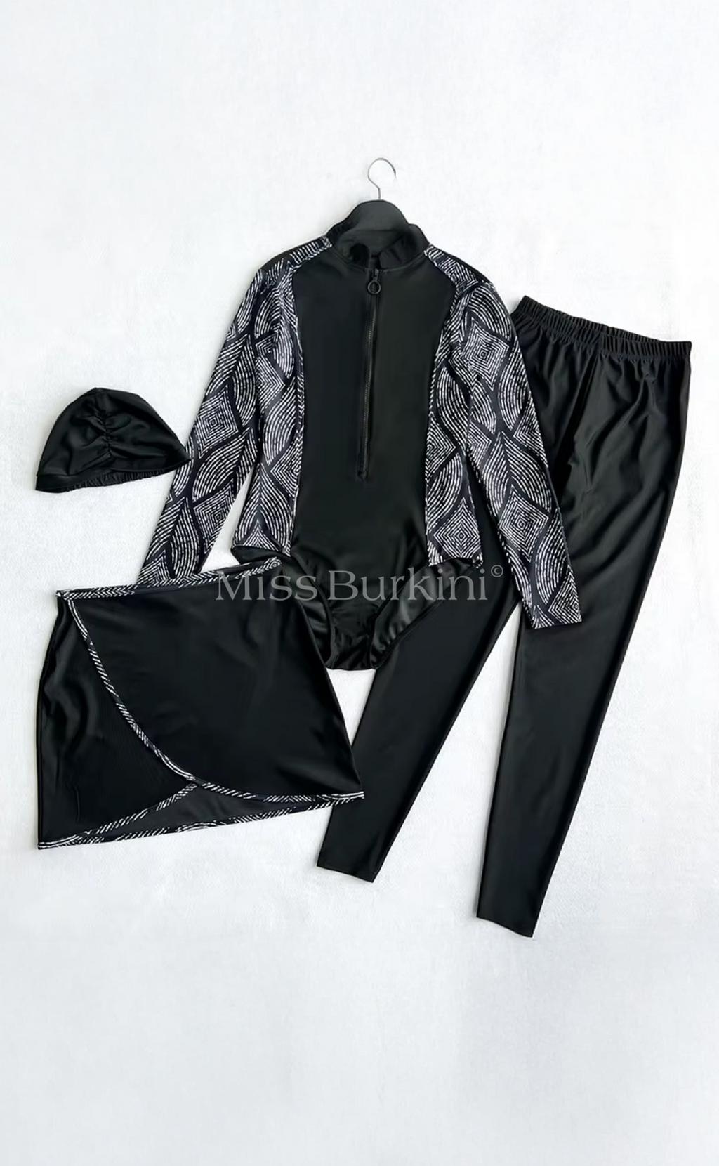 Lange zwart-witte Malaga-burkini – The Kaftan