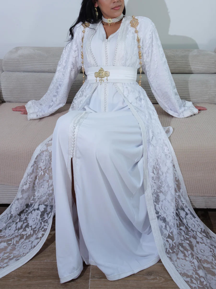 Kaftano con spilla, eleganza orientale