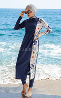 Gesluierde vrouw burkini Jasmina blauwe patronen