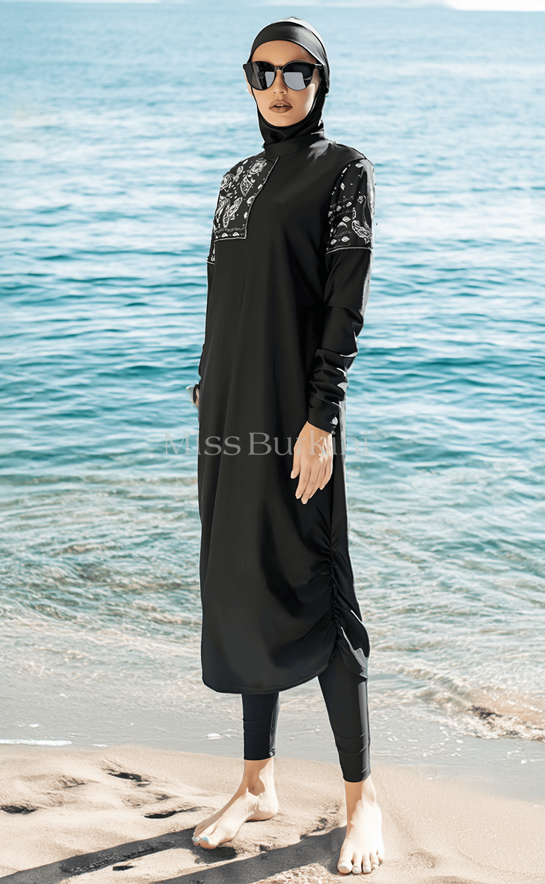 Verschleierte Frau Burkini Jasmina schwarz weiße Muster