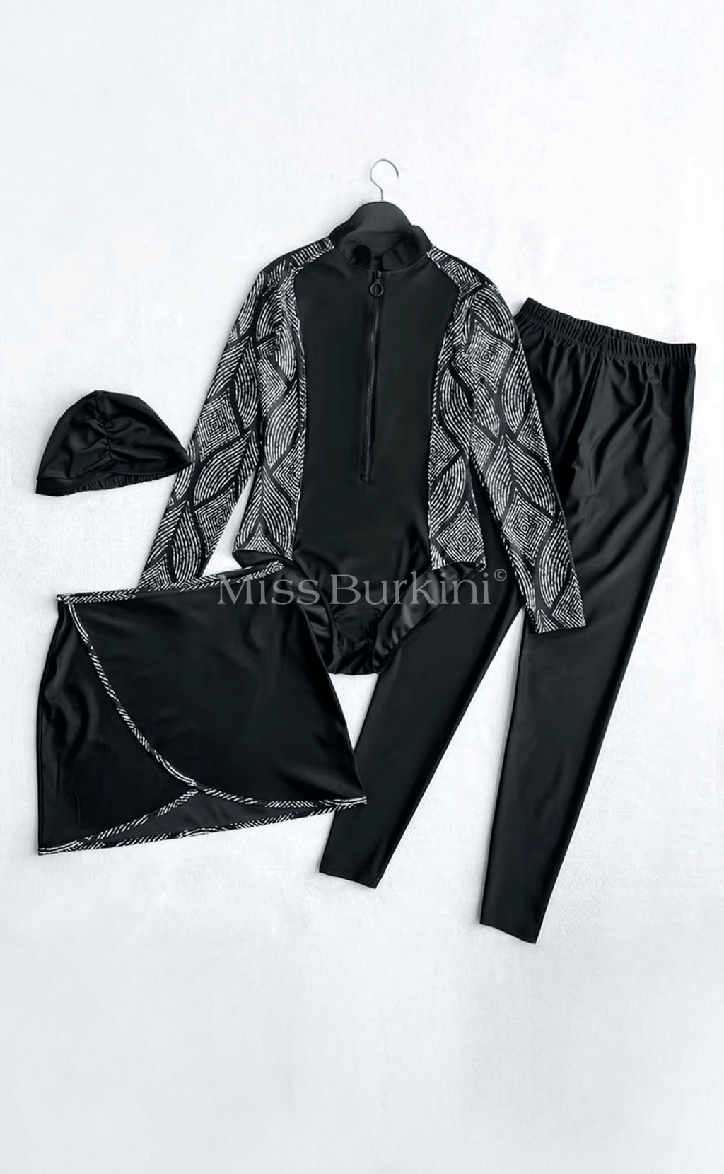 Langer schwarz-weißer Málaga-Burkini