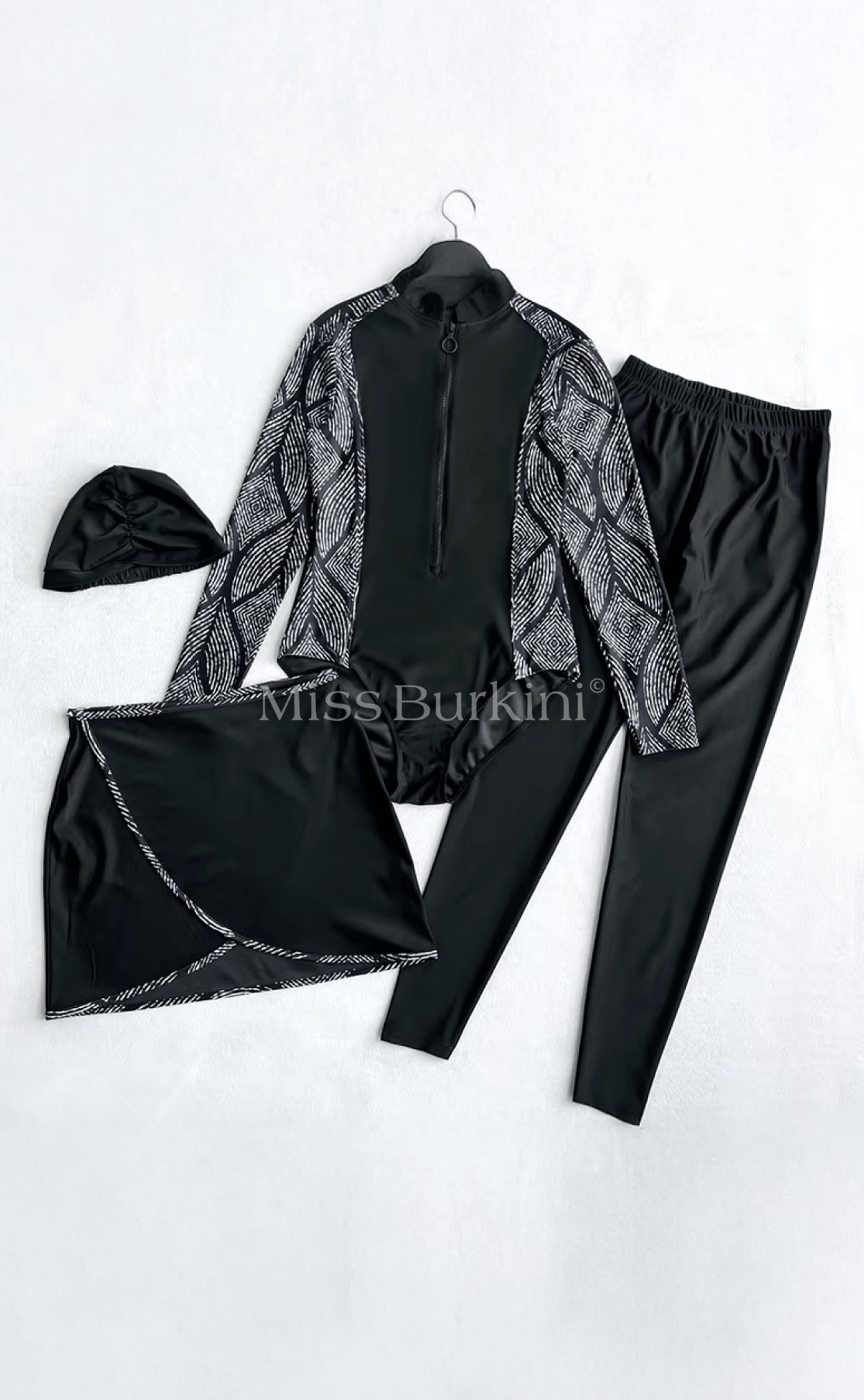 Langer schwarz-weißer Málaga-Burkini