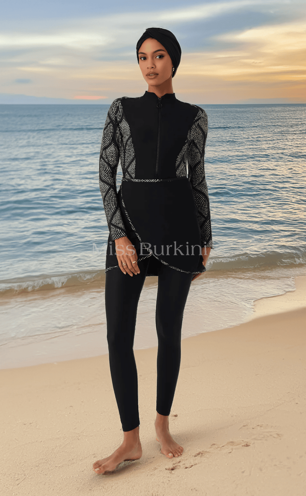 Langer schwarz-weißer Málaga-Burkini