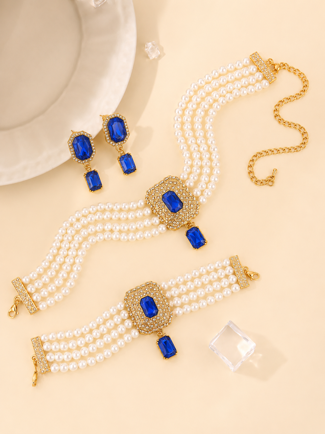 Set di gioielli tradizionale con collana, bracciale e orecchini