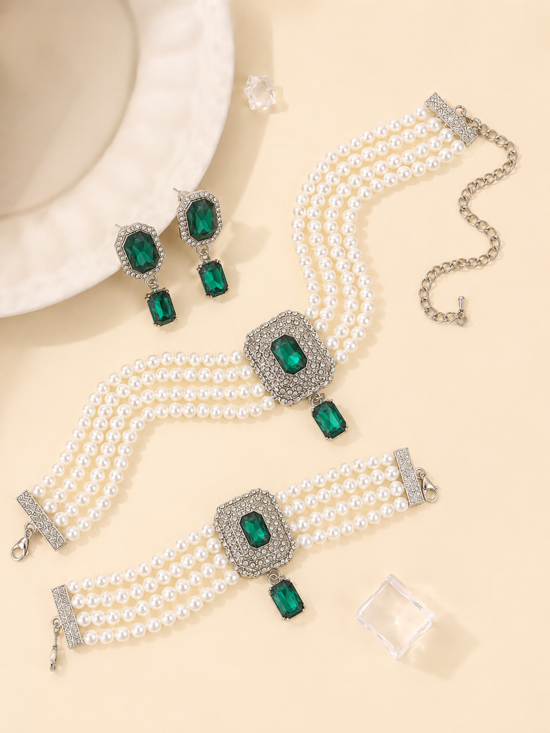 Set di gioielli tradizionale con collana, bracciale e orecchini