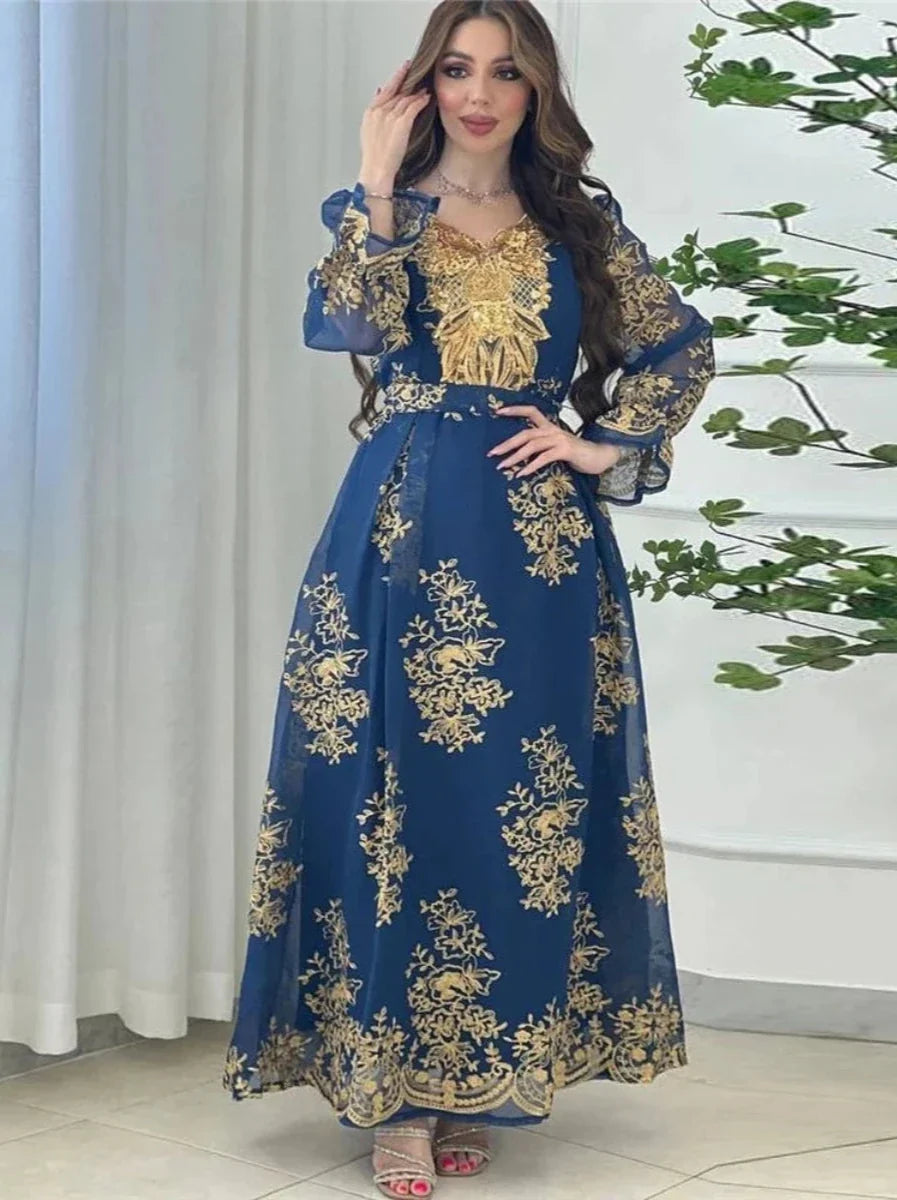 Kleid im Kaftan-Stil